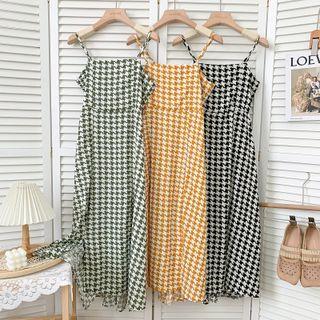 Sleeveless Side-slit Houndstooth Midi Dress
