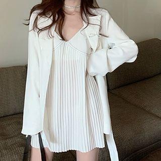 Sleeveless Mini Shift Dress / Single-breasted Blazer