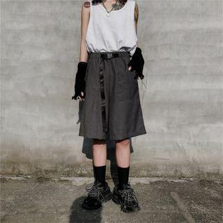 Buckled Waist Straight-cut Shorts