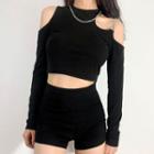 Cold-shoulder Chained Cropped T-shirt