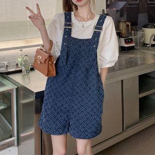 Puff-sleeve T-shirt / Distressed Denim Jumper Shorts