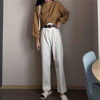 Cropped Pullover / High Waist Straight-cut Jeans
