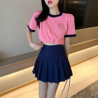 Short-sleeve Lettering T-shirt / Pleated Mini A-line Skirt / Set