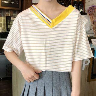 Pinstriped V-neck Short-sleeve T-shirt