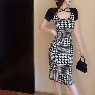 Short-sleeve Scoop-neck Houndstooth Midi Sheath Dress