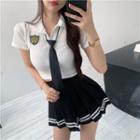 Short-sleeve Collared Cropped T-shirt / Pleated Mini A-line Skirt
