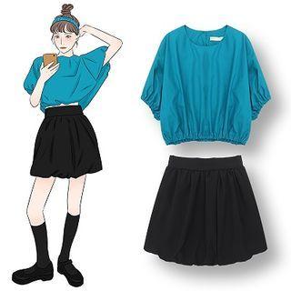 Plain Puff-sleeve Cropped Blouse / Wide-leg Shorts