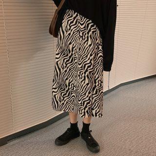 Plain Long-sleeve T-shirt / Zebra Midi Skirt