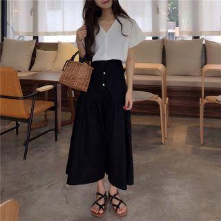 V-neck Short-sleeve T-shirt / High Waist Midi A-line Skirt