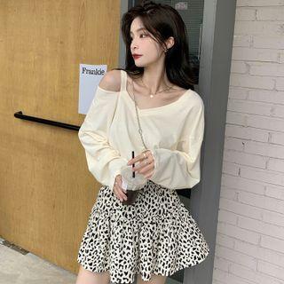 Long-sleeve One-shoulder T-shirt / Leopard Print Mini A-line Skirt