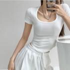 Round-hem Slim-fit Crop T-shirt In 5 Colors