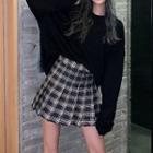 Crew-neck Pullover / Plaid Pleated Skirt