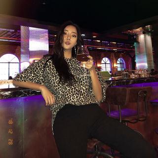 Slit-side Leopard T-shirt