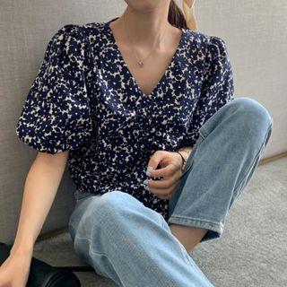Short-sleeve V-neck Floral Print Top