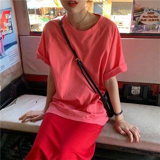 Short-sleeve Plain T-shirt / Split-hem Plain Midi Skirt