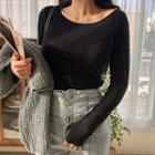 Plain U-neck Slim-fit T-shirt