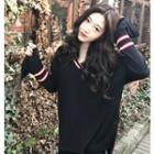 Contrast Stripe V-neck Long-sleeve T-shirt