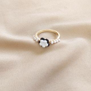 Flower Faux Pearl Alloy Ring 1 Piece - Ring - Gold & Black - One Size
