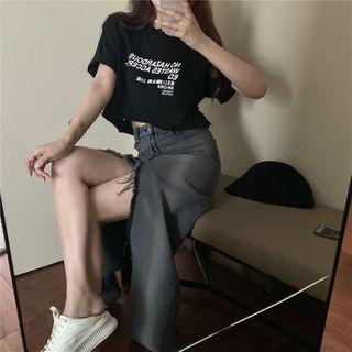 Short-sleeve Letter Printed Cropped Top / High-waist Frayed Denim Split Skirt