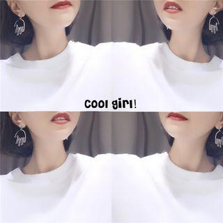 Metal Hand Earring