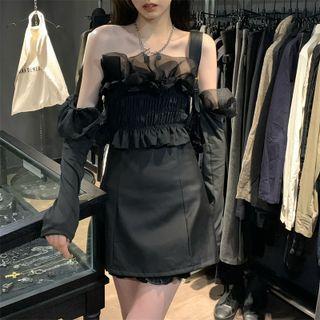 Off-shoulder Ruffle Cropped Blouse / Skort