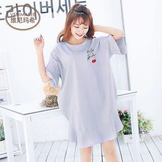 Lettering Lips Applique Short Sleeve T-shirt Dress
