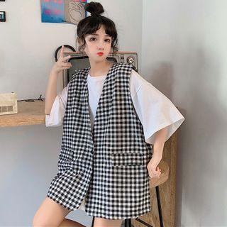 Plain Short-sleeve T-shirt / Gingham Button Vest / Belt