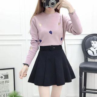 Set: Heart Print Knit Top + Plain Pleated Skirt