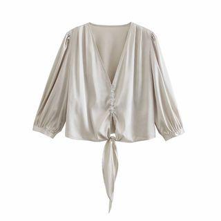 V-neck Tie-hem Plain Cropped Blouse