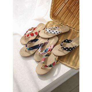 Patterned-strap Flip Flops
