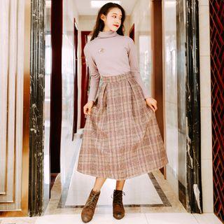 Turtleneck Sweater / Plaid A-line Midi Skirt / Set