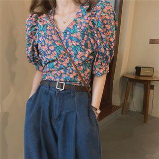 Puff-sleeve V-neck Floral Blouse / High Waist Wide Leg Jeans