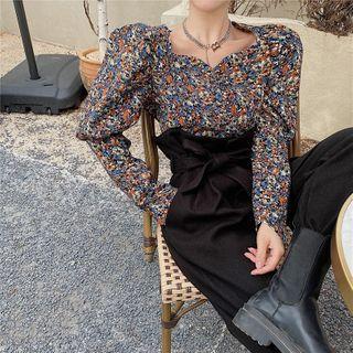 Square-neck Floral Blouse / Plain Bow Straight-cut Pants