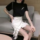 Set: Short-sleeve T-shirt / Asymmetric Fitted Skirt