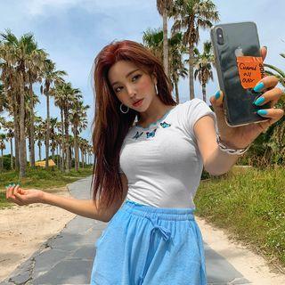 Butterfly-embroidered Cropped Slim T-shirt