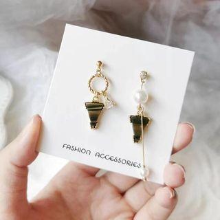 Non-matching Faux Pearl Rhinestone Resin Triangle Dangle Earring