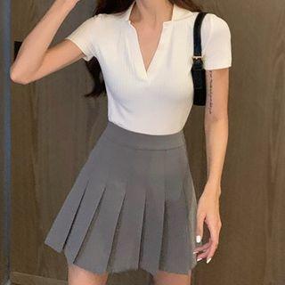 Plain V-neck Top / Pleated Skirt