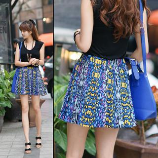 Banded-Waist Leopard Printed Skirt