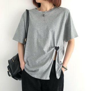 Short-sleeve Heart Embroidered Slit T-shirt