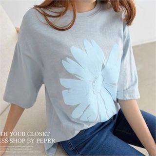 3/4-sleeve Flower-front T-shirt