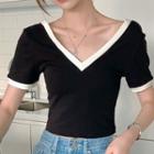Short-sleeve V-neck Contrast Trim Cropped T-shirt Black - One Size