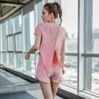 Short-sleeve Slit-back Sports T-shirt