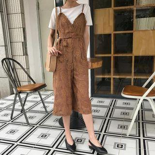 Set: Short-sleeve Plain T-shirt + Cropped Jumper Pants
