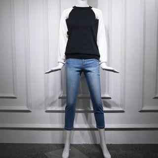 Two-tone Sweater / Cropped Skinny Jeans
