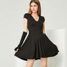 Short-sleeve V-back Plain Pleated Dress (without Arm-sleeves)