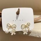 Faux Pearl Flower Ear Stud B5-1-10 - 1 Pair - Gold & White - One Size
