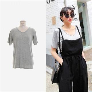 Colored V-neck T-shirt