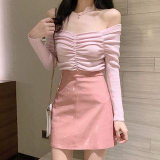 Crinkled Knit Top / Faux Leather Mini A-line Skirt