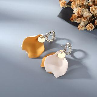 Pedal Dangle Earring