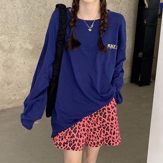 Long-sleeve Lettering T-shirt / Leopard Print Shorts
